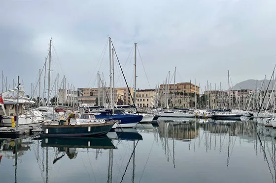 Sehenswürdigkeiten in Palermo: Die Hafenbucht La Cala Sehenswürdigkeiten in Palermo: Die Hafenbucht La Cala